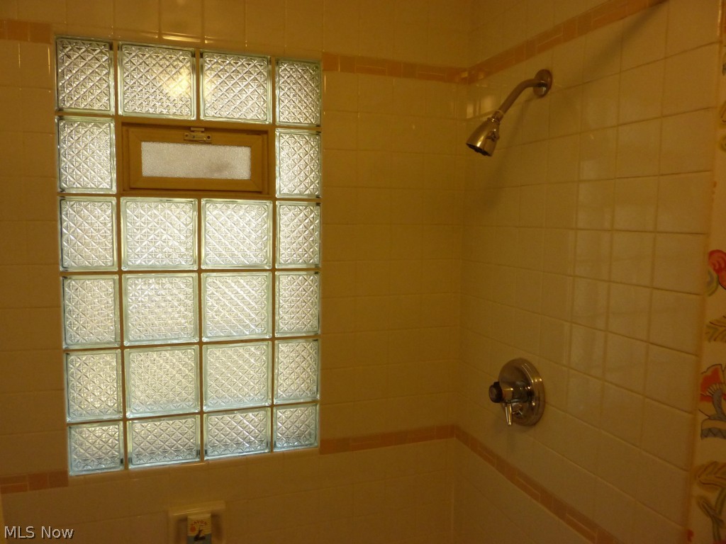 997 Roanoke Road Cleveland Heights, OH 44121 - Photo 22 of 25