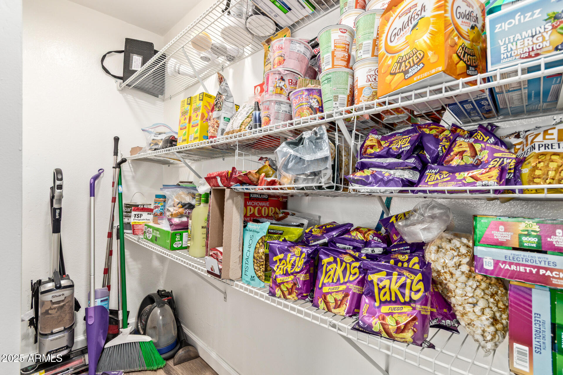 4624 South 9th Street Phoenix, AZ 85040 - Photo 11 of 34 Large Pantry- 9th St