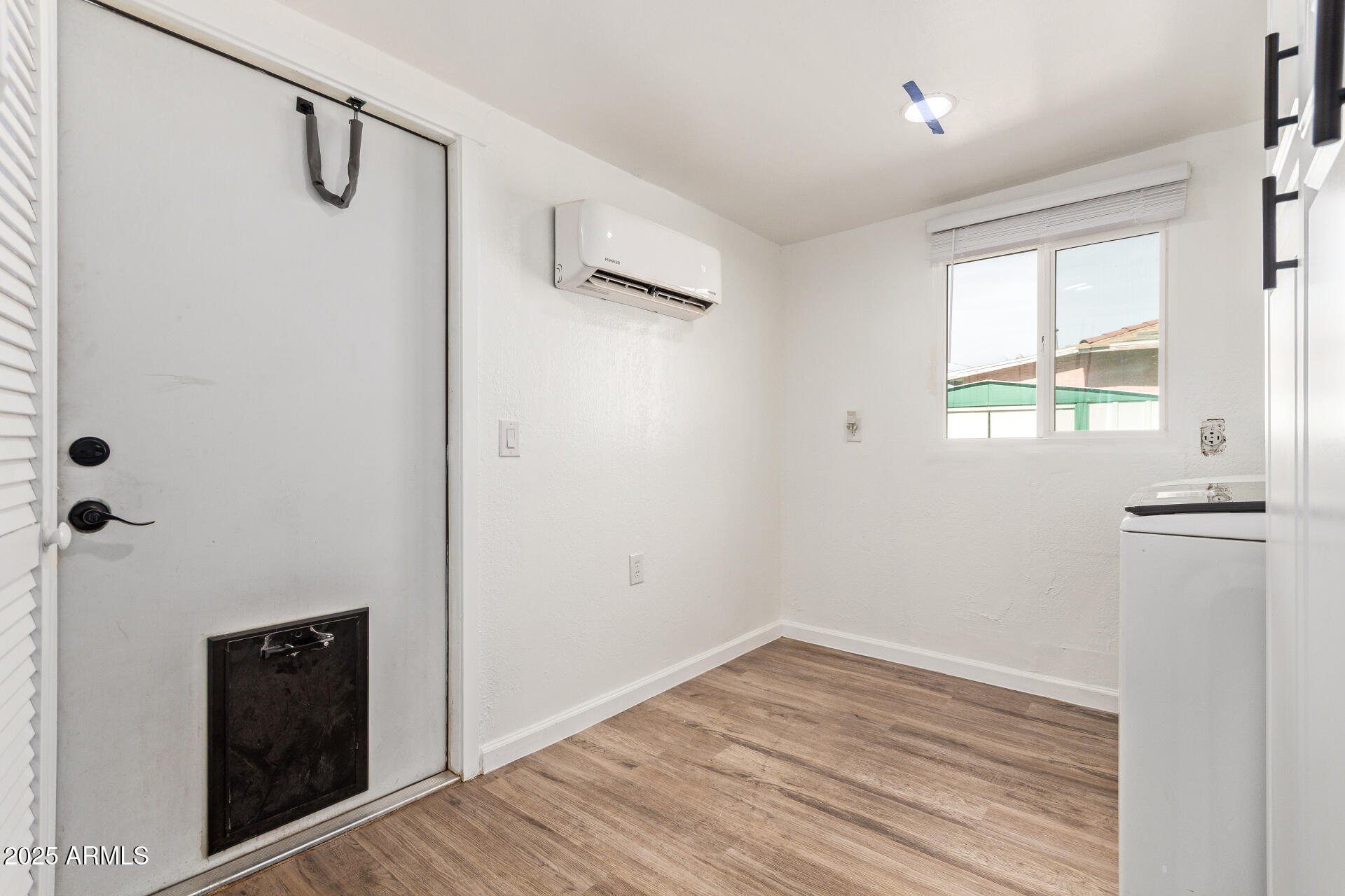 4624 South 9th Street Phoenix, AZ 85040 - Photo 20 of 34 Laundry Room Main - 9th St