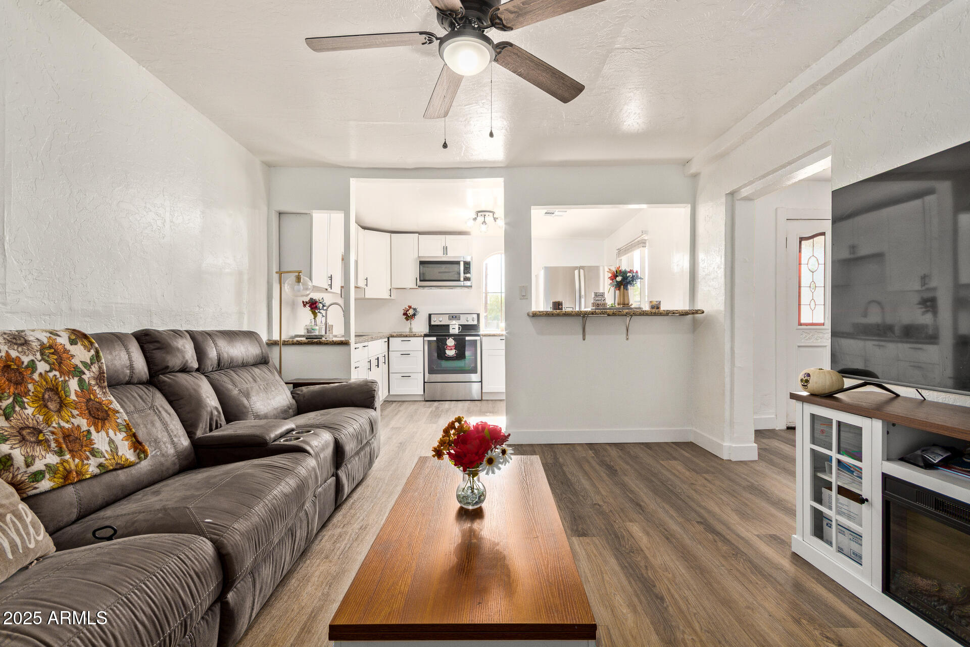 4624 South 9th Street Phoenix, AZ 85040 - Photo 26 of 34 Guest LR to kitchen - 9th