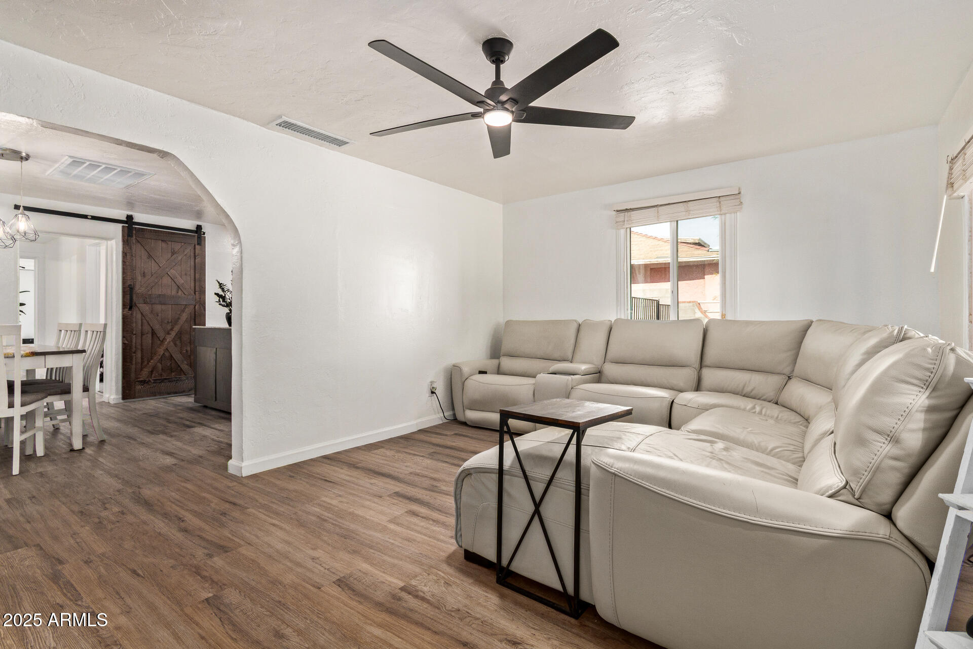 4624 South 9th Street Phoenix, AZ 85040 - Photo 7 of 34 LR 2- 9th St