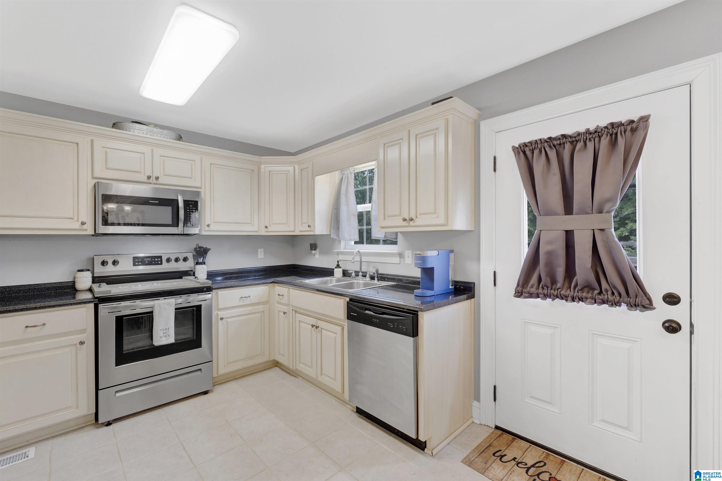 157 Joiner Road Hayden, AL 35079 - Photo 4 of 14