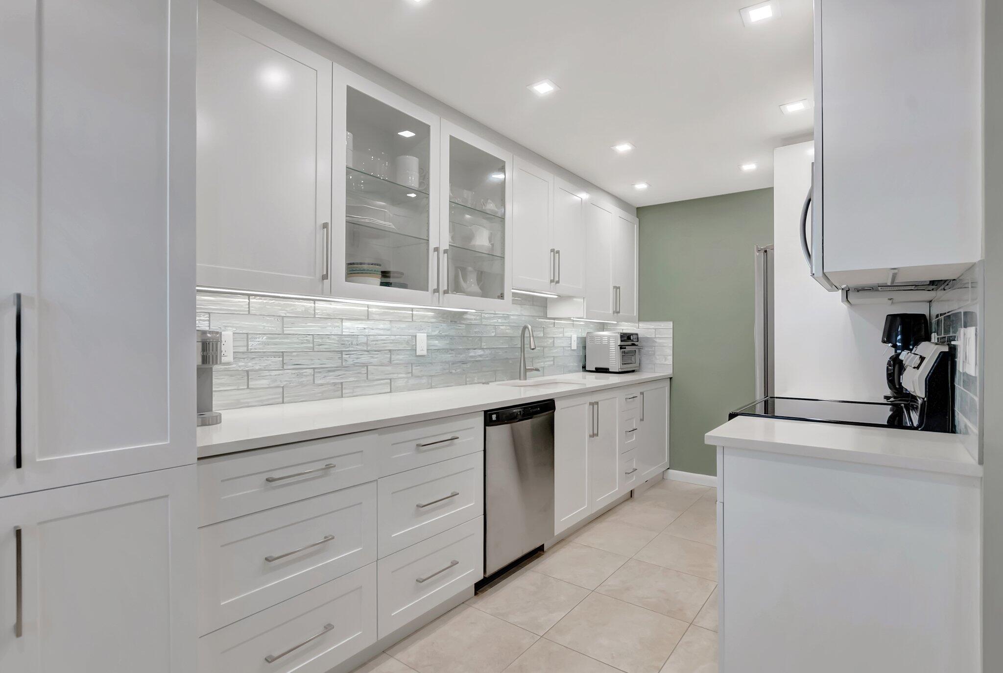 1083 Exeter Boca Raton, FL 33434 - Photo 4 of 52 10-web-or-mls-DSC_0941