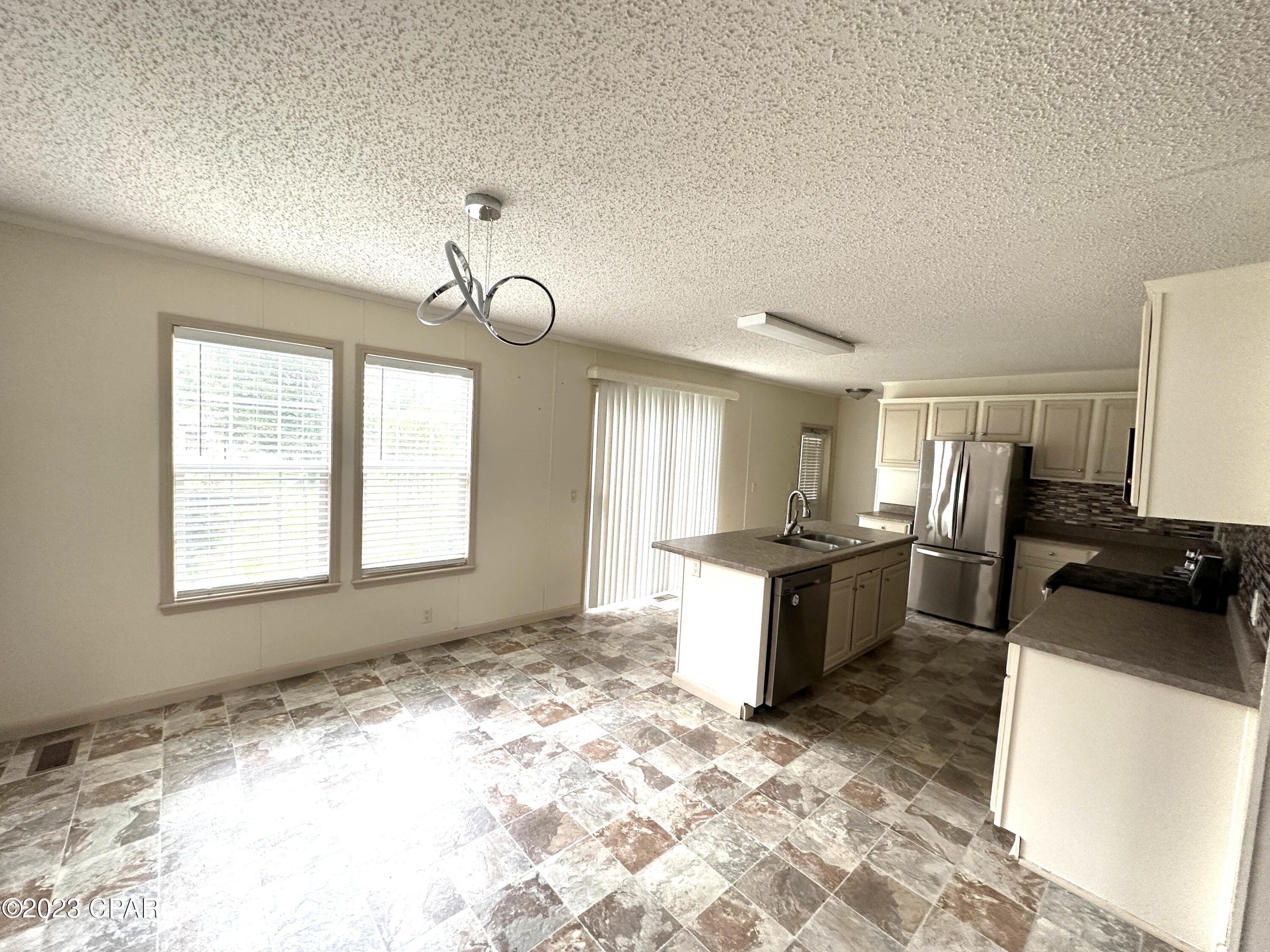 2183 Ashleigh Avenue Grand Ridge, FL 32442 - Photo 9 of 33 Gallery Image 9