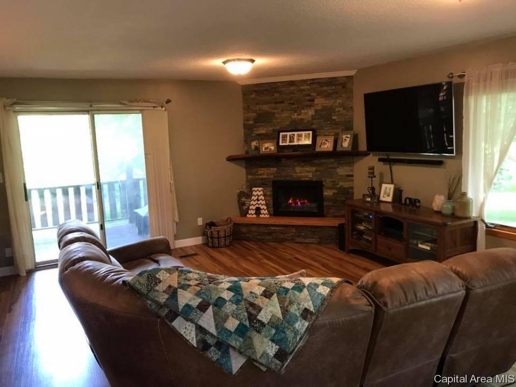 362 South Tower Road Dawson, IL 62520 - Photo 3 of 16 Gallery Image 3
