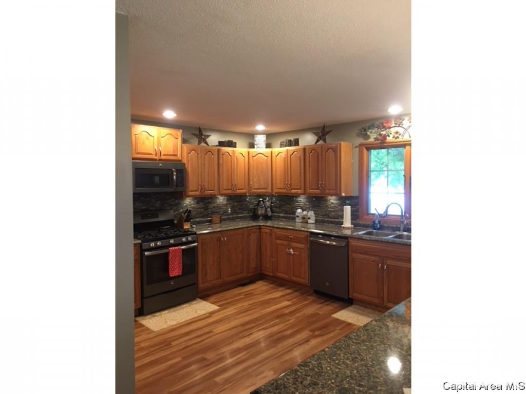 362 South Tower Road Dawson, IL 62520 - Photo 5 of 16 Gallery Image 5