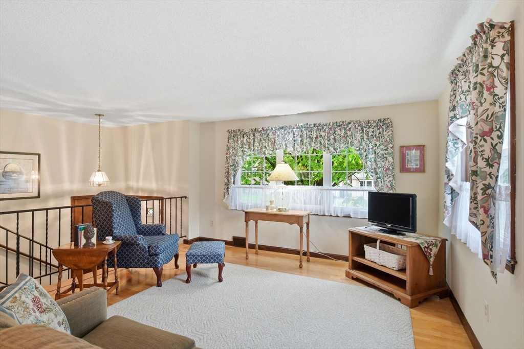 68 Deepfield Road Springfield, MA 01118 - Photo 5 of 40 Gallery Image 5