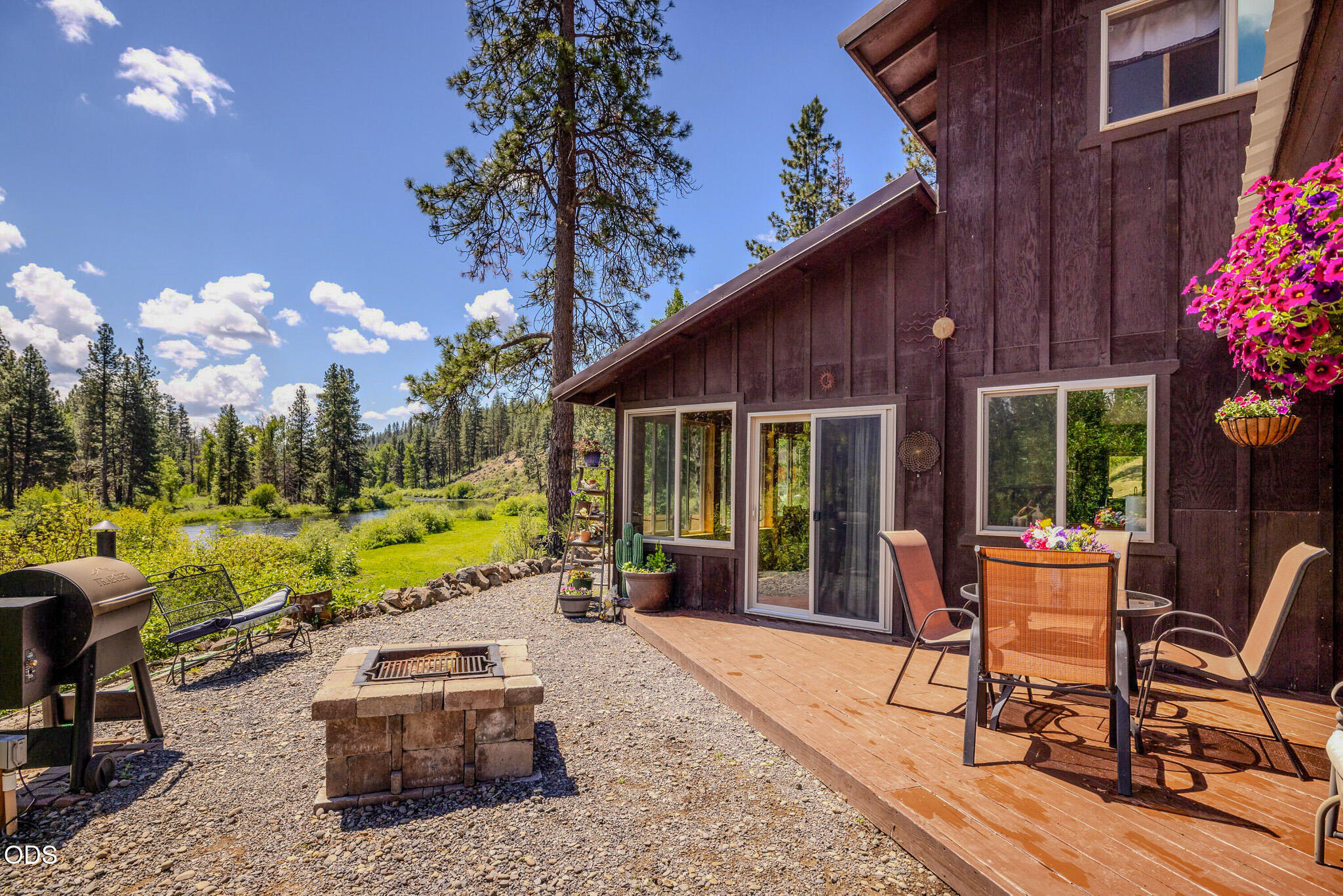 39521 Spring Trail Court Chiloquin, OR 97624 - Photo 2 of 53