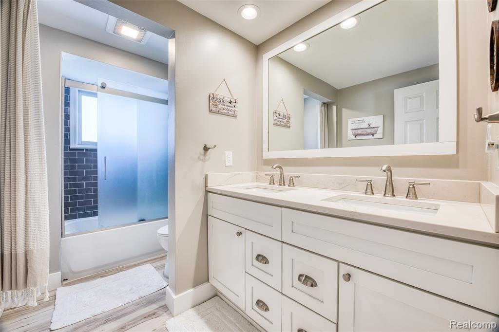 42134 Waterfall Road Northville, MI 48168 - Photo 5 of 47 Gallery Image 5