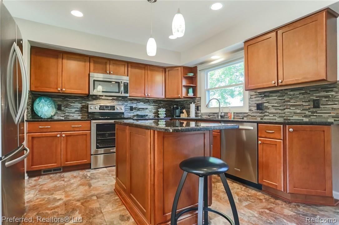 36133 Johnstown Road Farmington, MI 48335 - Photo 19 of 49 19IMG_5921.jpg