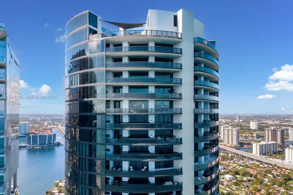 $85,000 | 18555 Collins Avenue, Unit 5201, Sunny Isles Beach, FL 33160
