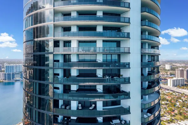 $85,000 | 18555 Collins Avenue, Unit 5201, Sunny Isles Beach, FL 33160