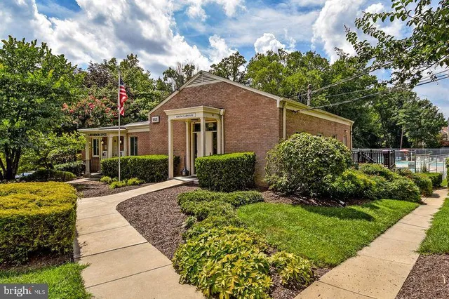 $239,900 | 10637 Montrose Avenue, Unit 204, Bethesda, MD 20814