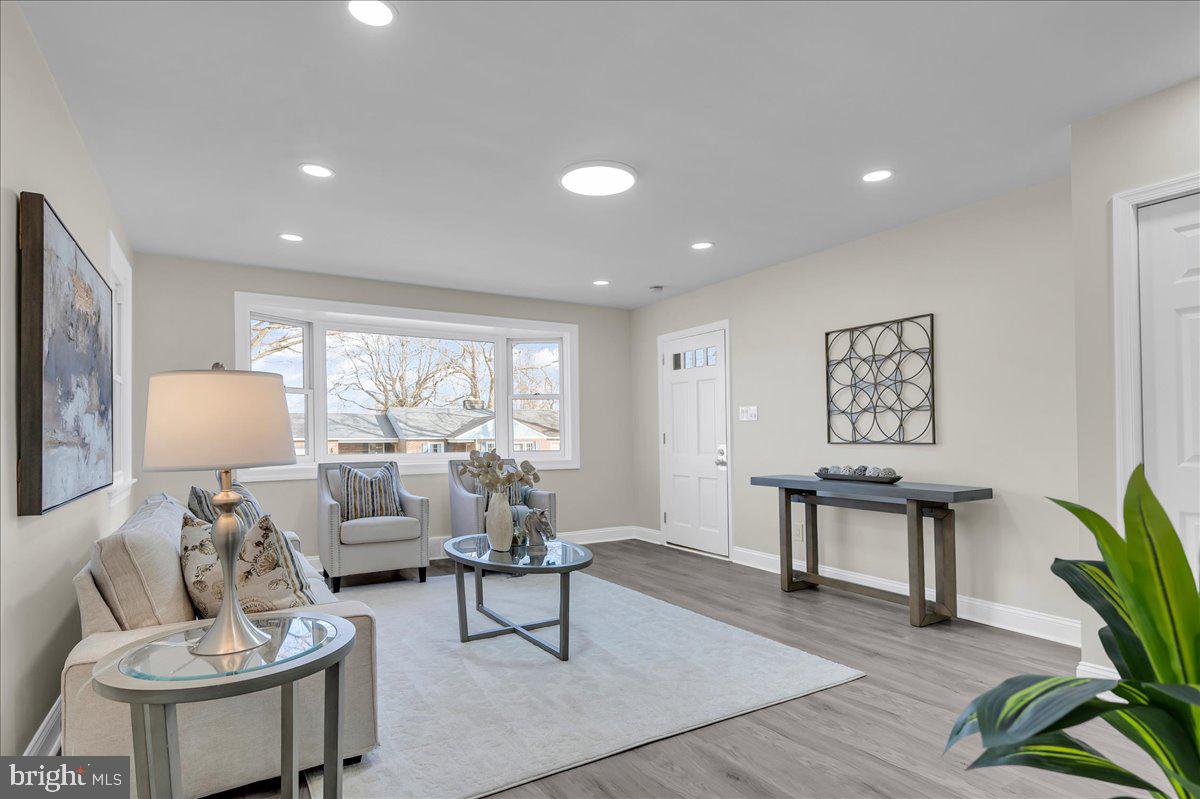12 West Dale Road Wilmington, DE 19810 - Photo 18 of 44 a living room with furniture