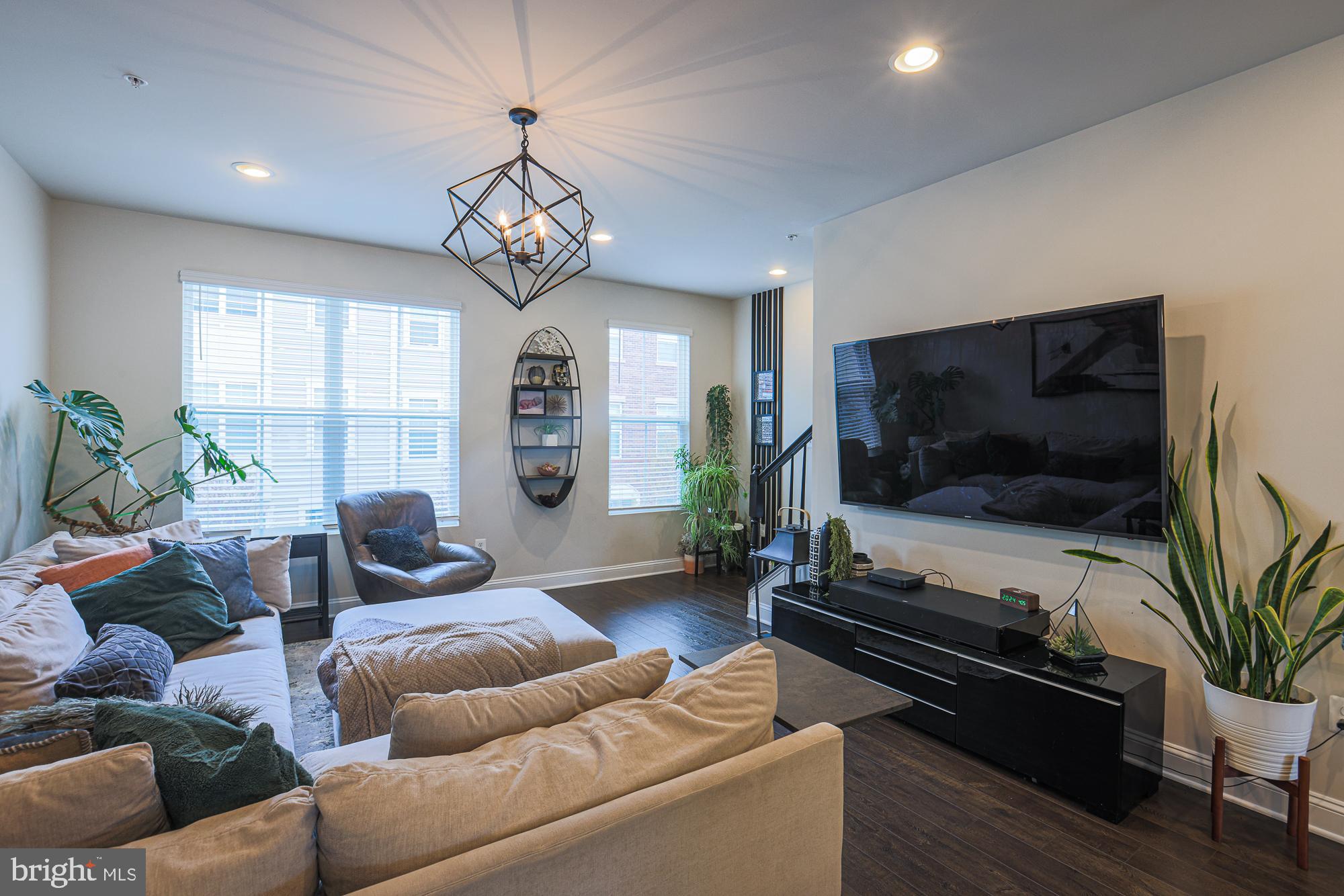 7104 Druce Way Hanover, MD 21076 - Photo 11 of 31 living room