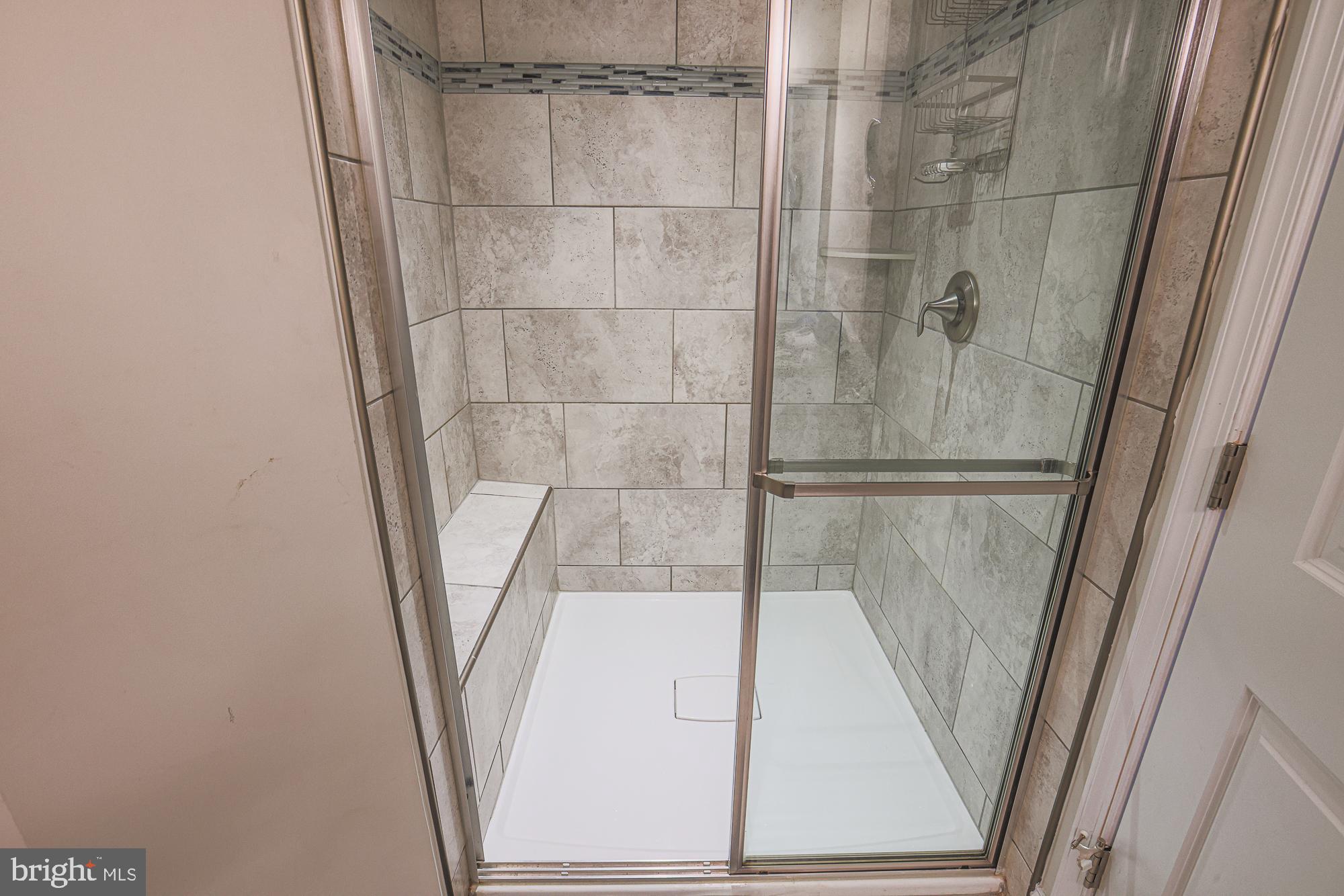 7104 Druce Way Hanover, MD 21076 - Photo 20 of 31 Primary shower