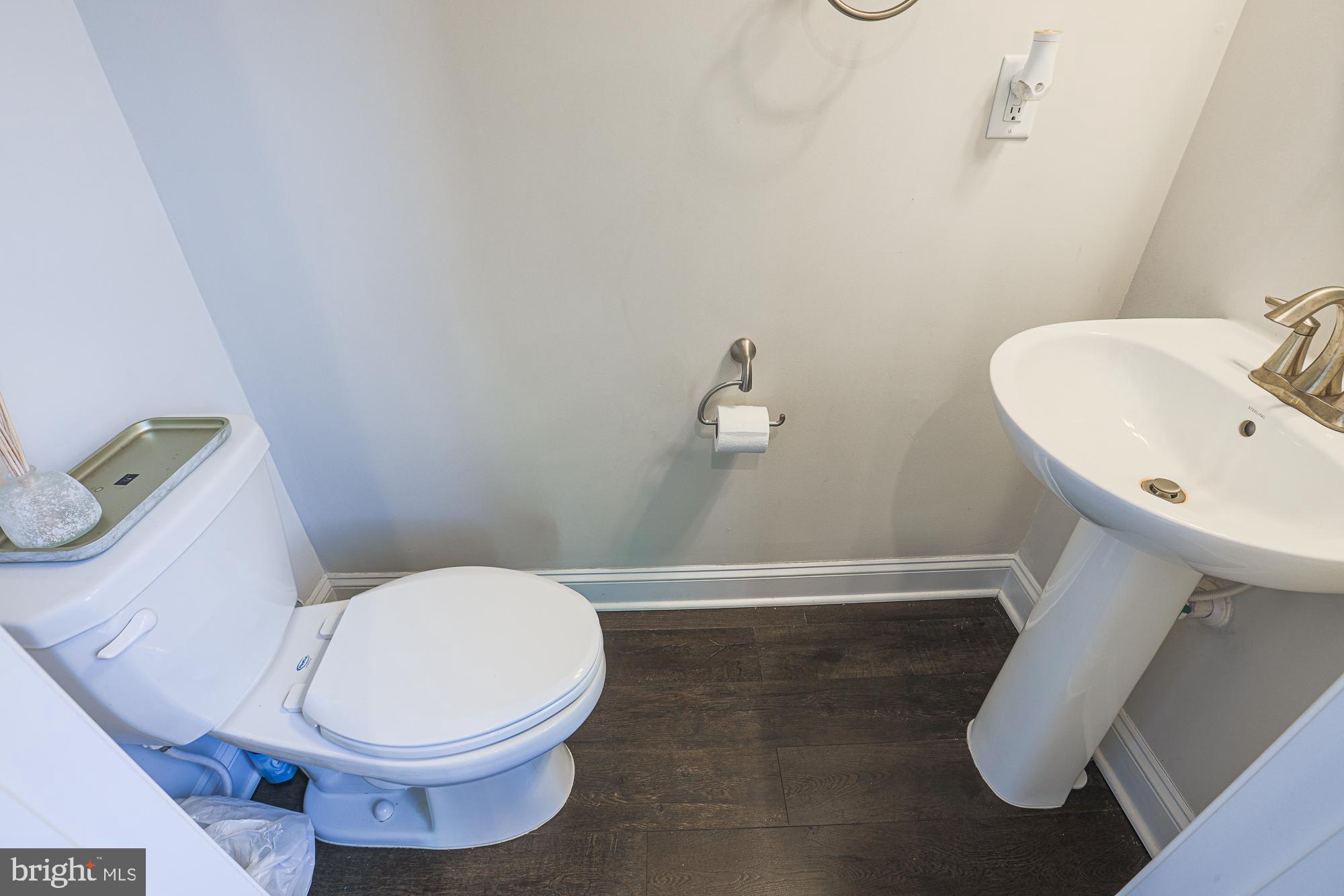7104 Druce Way Hanover, MD 21076 - Photo 4 of 31 Powder room