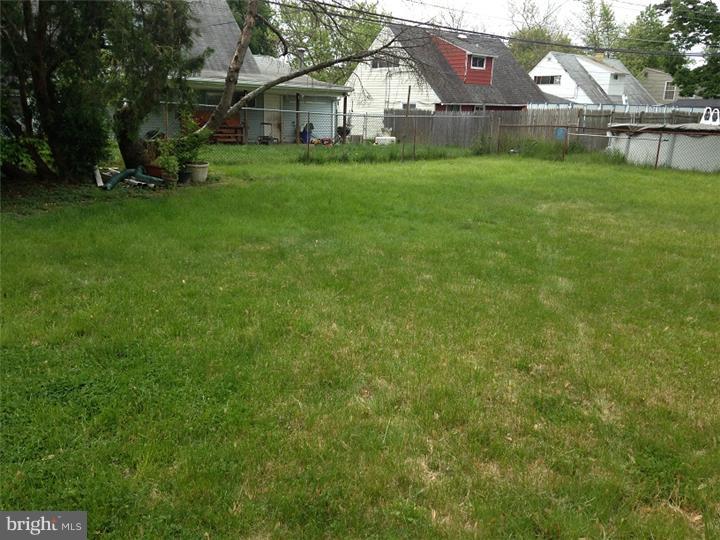 80 Indian Red Road Levittown, PA 19057 - Photo 12 of 13 Exterior Back