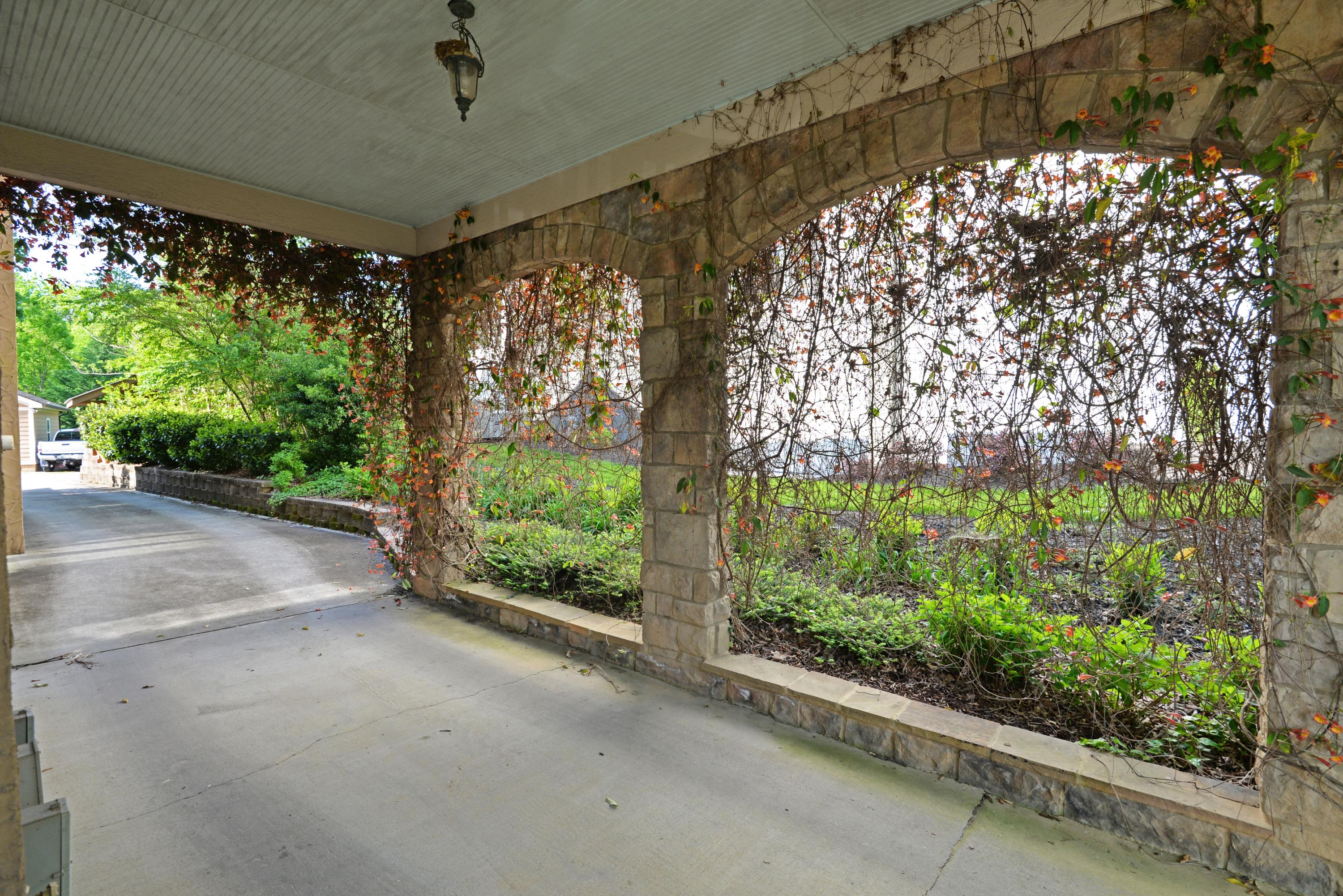 1204 East Dallas Road Chattanooga, TN 37405 - Photo 2 of 54 Porte cochere Interior - med