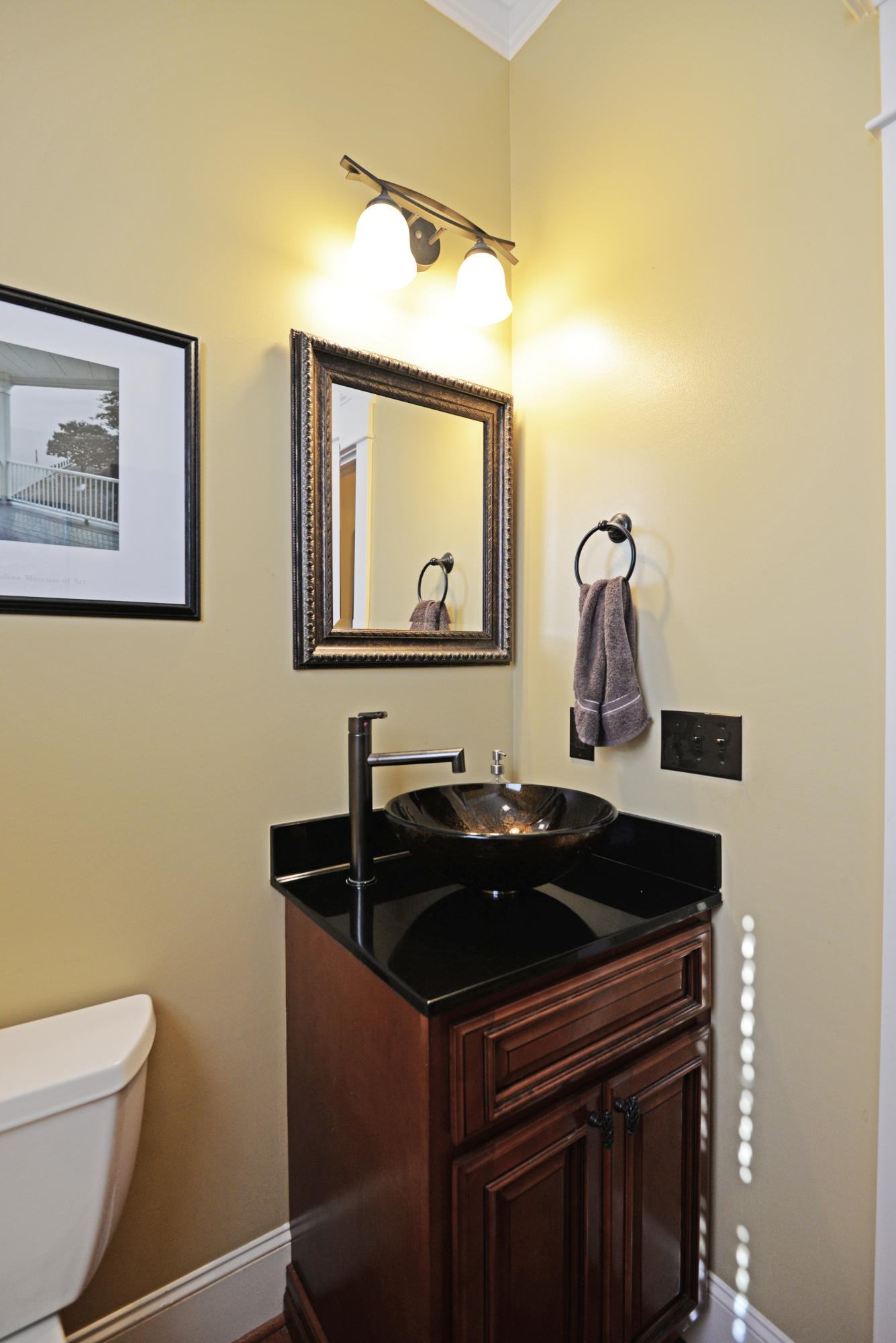1204 East Dallas Road Chattanooga, TN 37405 - Photo 13 of 54 Powder room