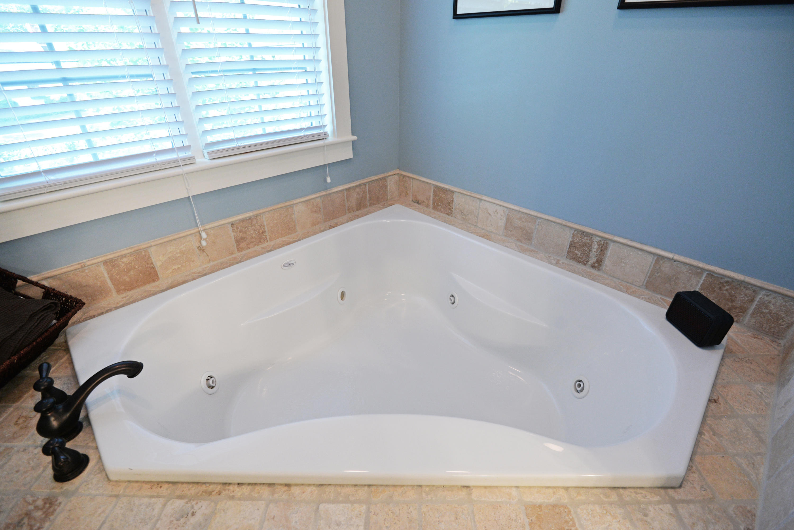 1204 East Dallas Road Chattanooga, TN 37405 - Photo 32 of 54 Master bath jetted tub
