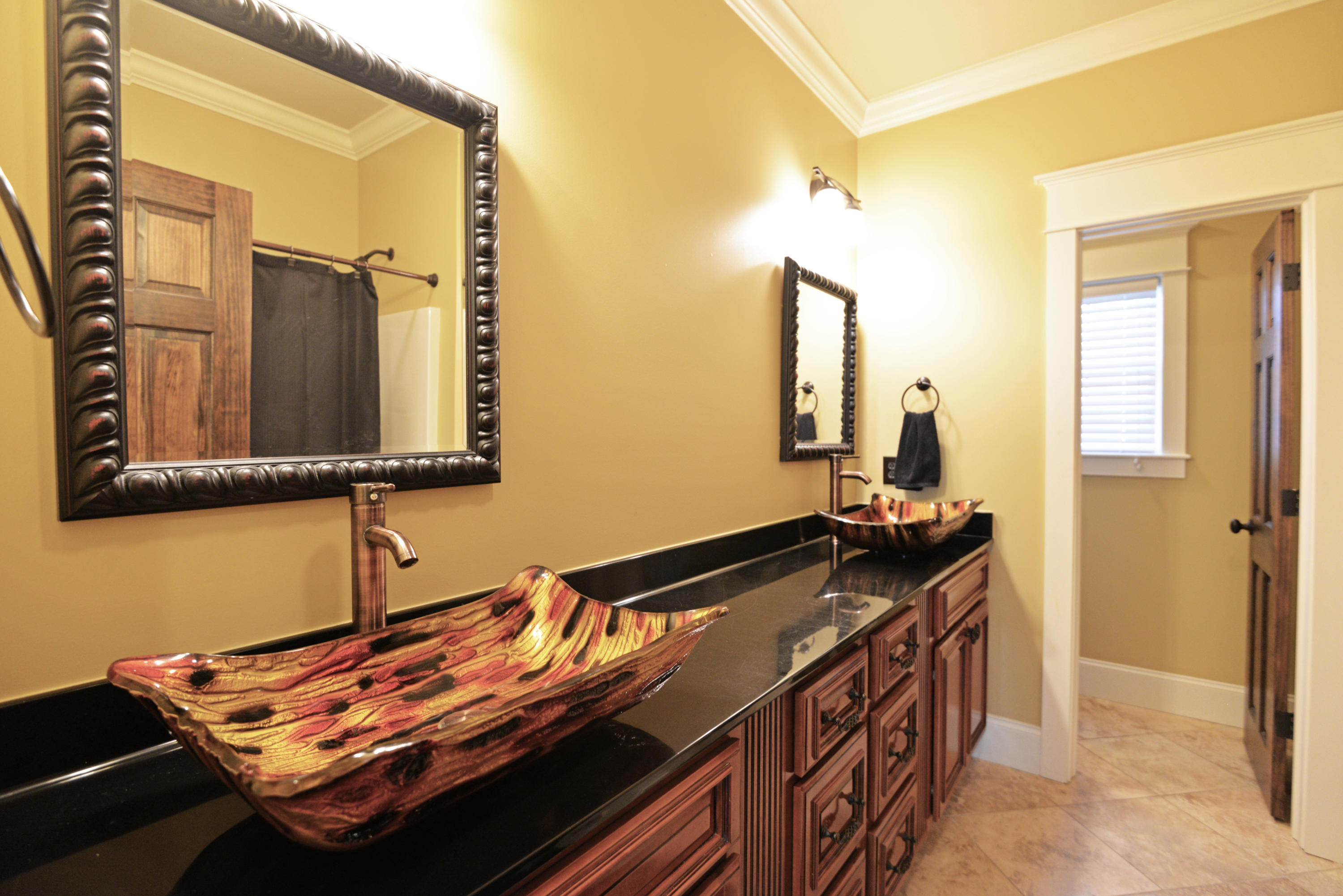 1204 East Dallas Road Chattanooga, TN 37405 - Photo 35 of 54 Hall bath