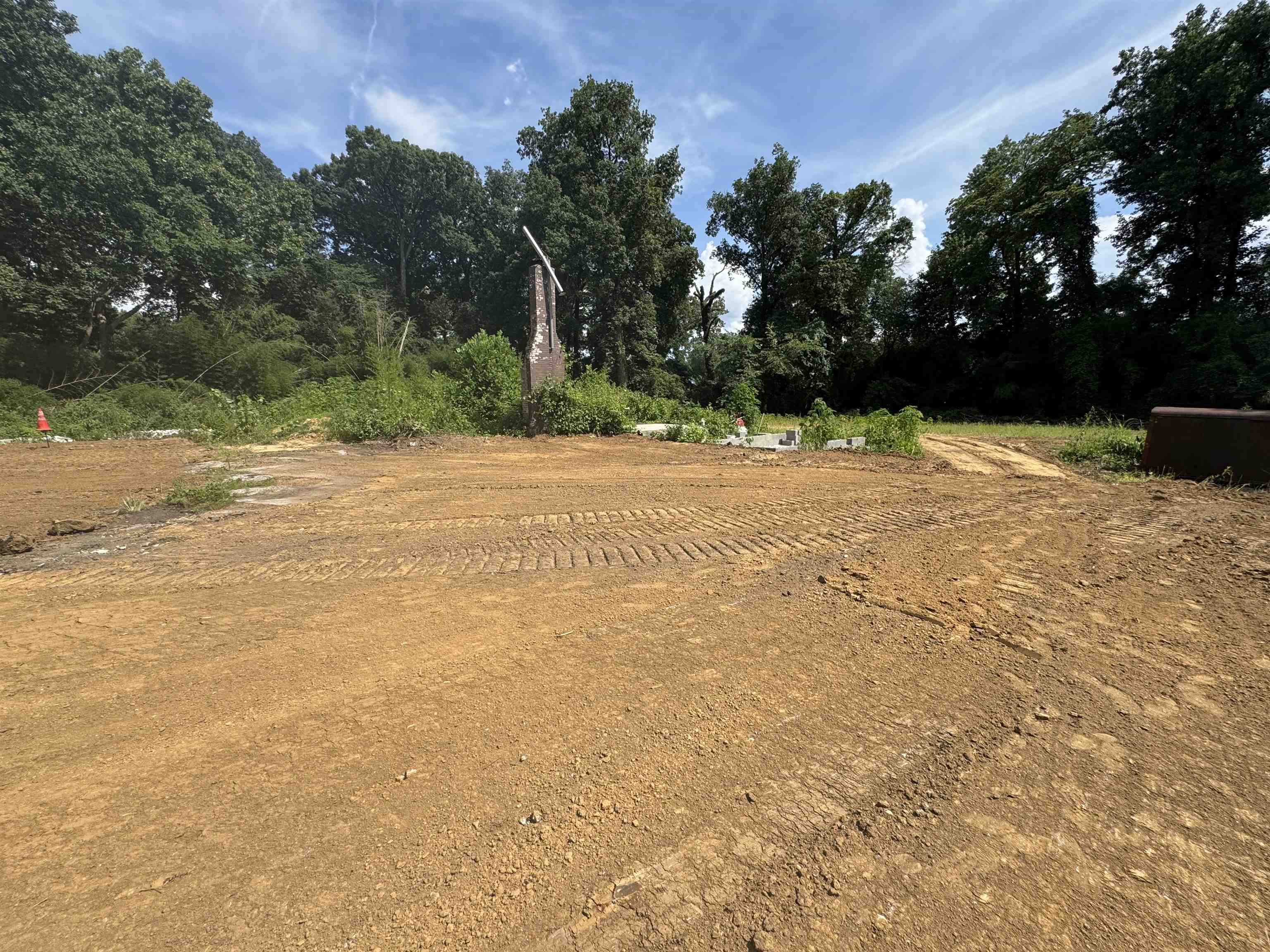 867 East Alcy Road Memphis, TN 38106 - Photo 1 of 6 View of yard