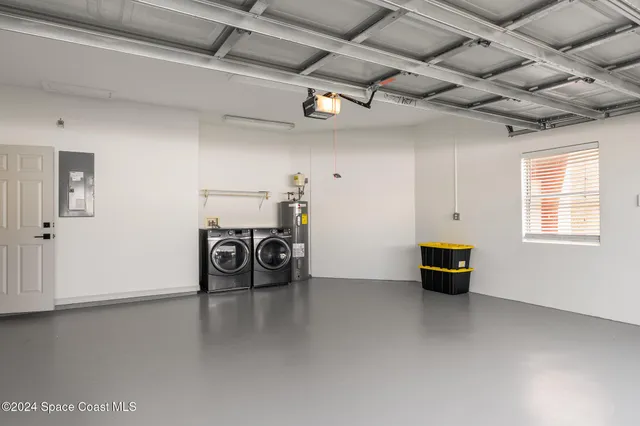 a view of livingroom with furniture