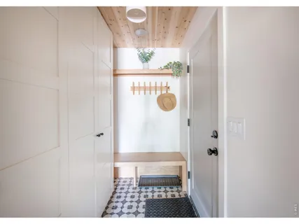 a picture of a bathroom