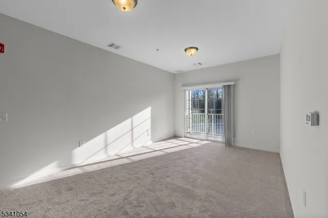 $1,985 | 21 Park Drive, Unit 21, Clinton, NJ 08809