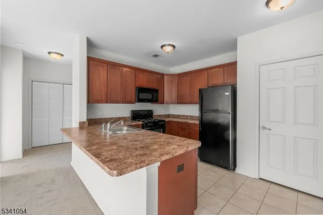 $1,985 | 21 Park Drive, Unit 21, Clinton, NJ 08809