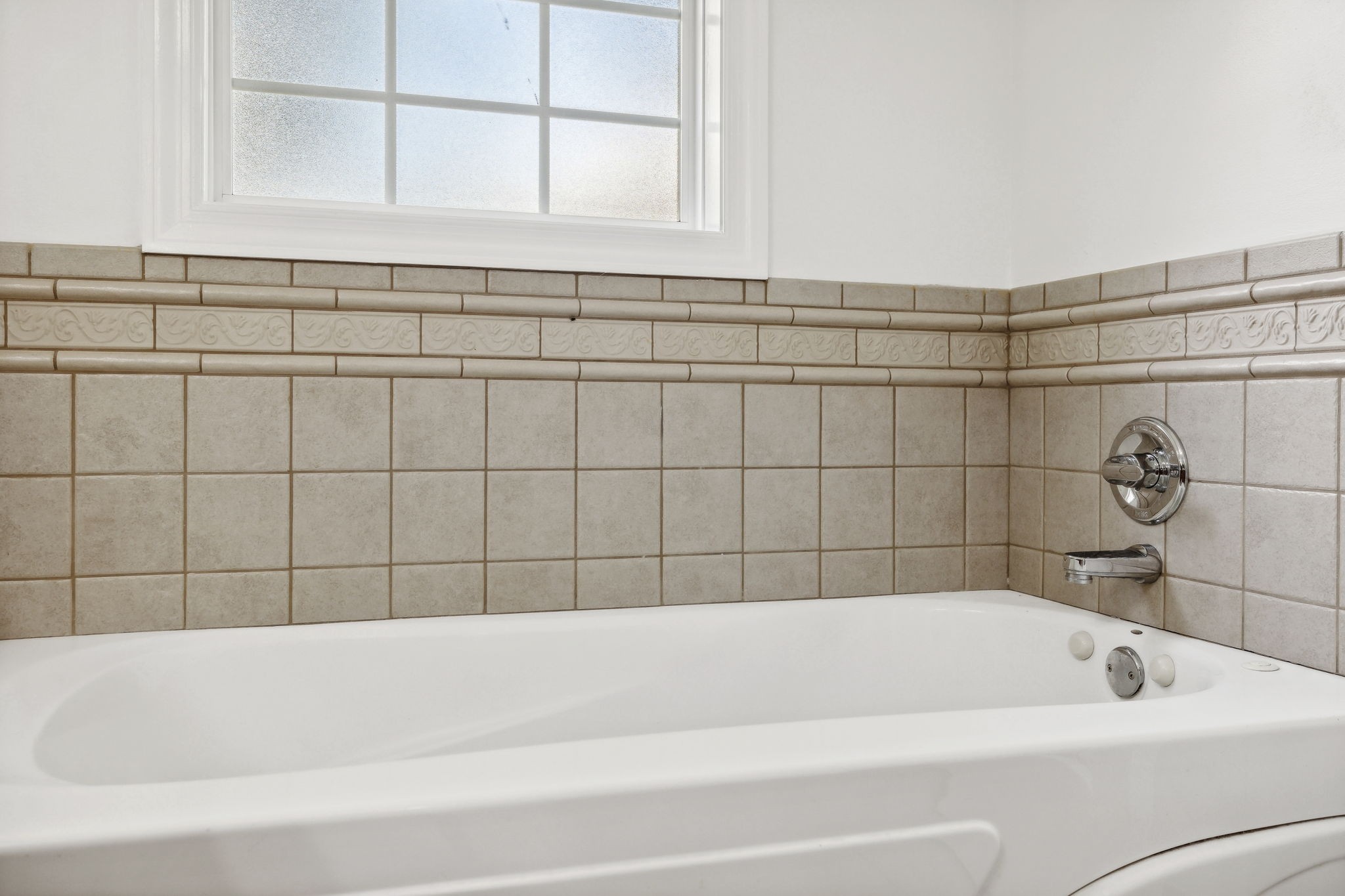 3575 Rabbit Run Trail Clarksville, TN 37043 - Photo 19 of 46 a bathroom with a bathtub