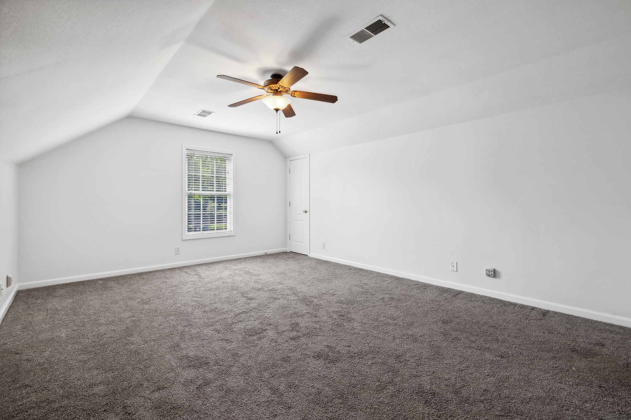 3575 Rabbit Run Trail Clarksville, TN 37043 - Photo 29 of 46 an empty room with windows and fan
