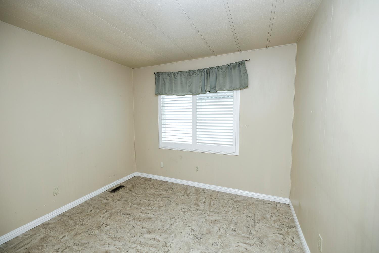 3924 Lahaina Lane Modesto, CA 95355 - Photo 28 of 32 a view of a window in an empty room