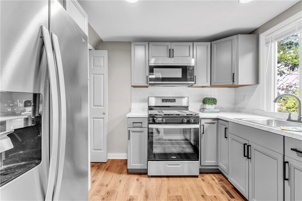 640 Springfield Street Pittsburgh, PA 15220 - Photo 4 of 42 Gallery Image 4