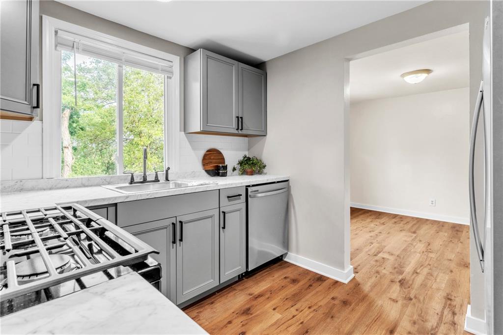 640 Springfield Street Pittsburgh, PA 15220 - Photo 6 of 42 Gallery Image 6