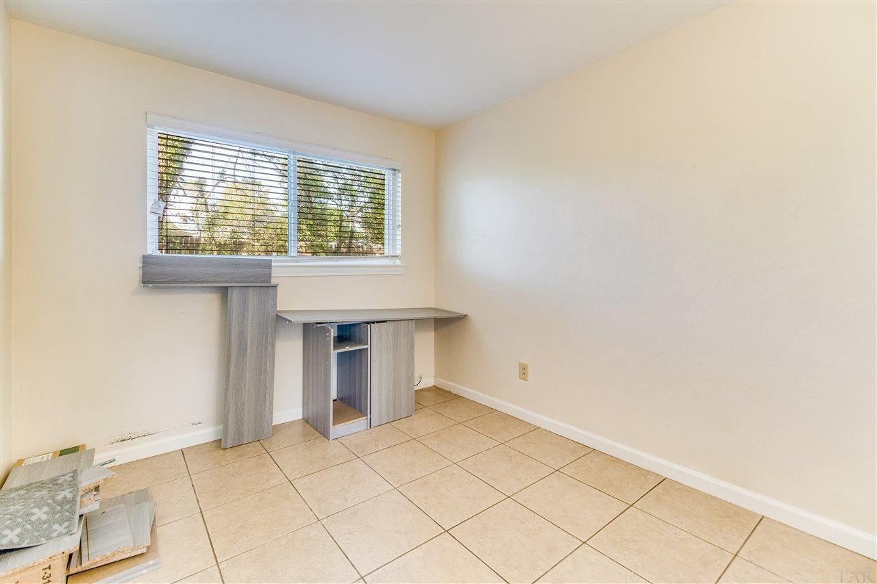 8 Eaton Road Pensacola, FL 32506 - Photo 16 of 39