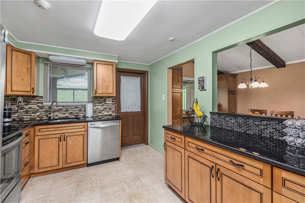532 McCombs Road Venetia, PA 15367 - Photo 3 of 25 Gallery Image 3