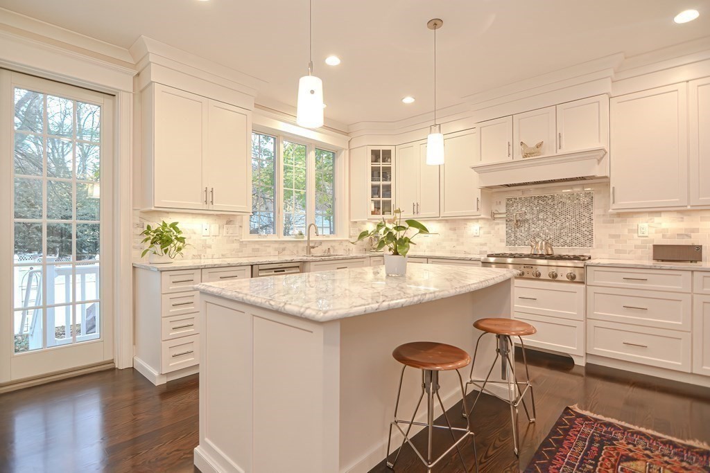 8 Mansfield Road Wellesley, MA 02481 - Photo 8 of 39