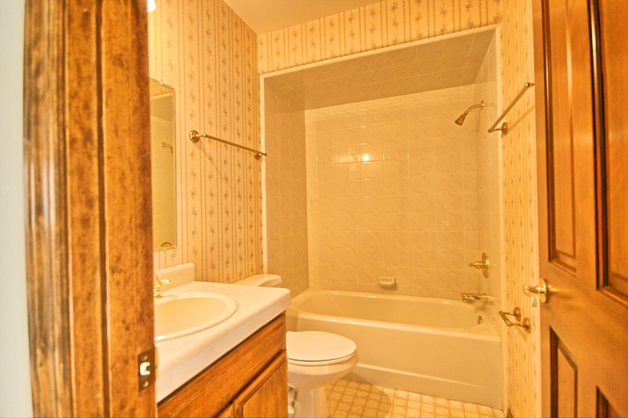 7255 Upper Applegate Road Jacksonville, OR 97530 - Photo 30 of 50 guest bath (1)