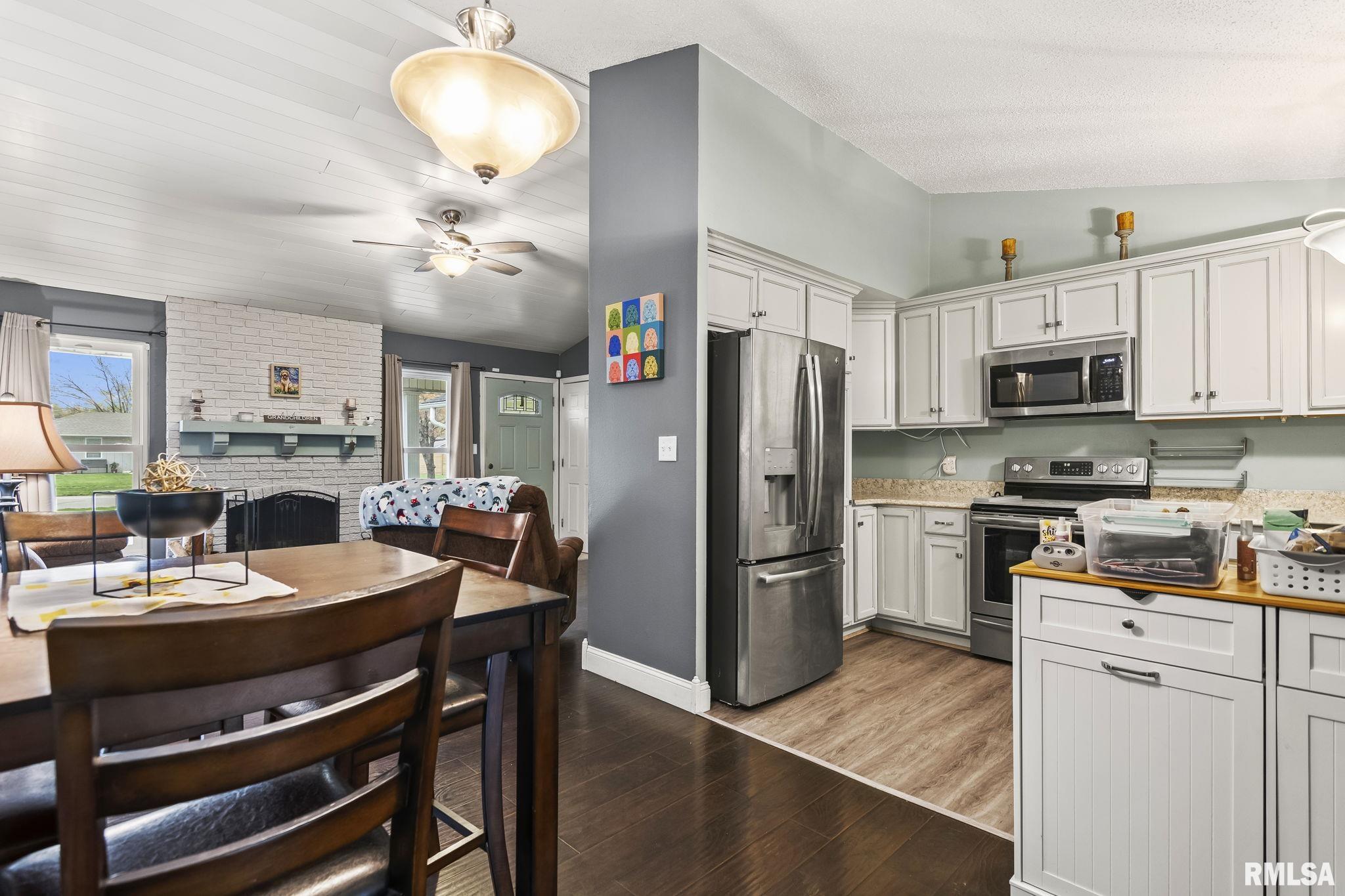 241 North Durkin Drive Springfield, IL 62702 - Photo 7 of 29