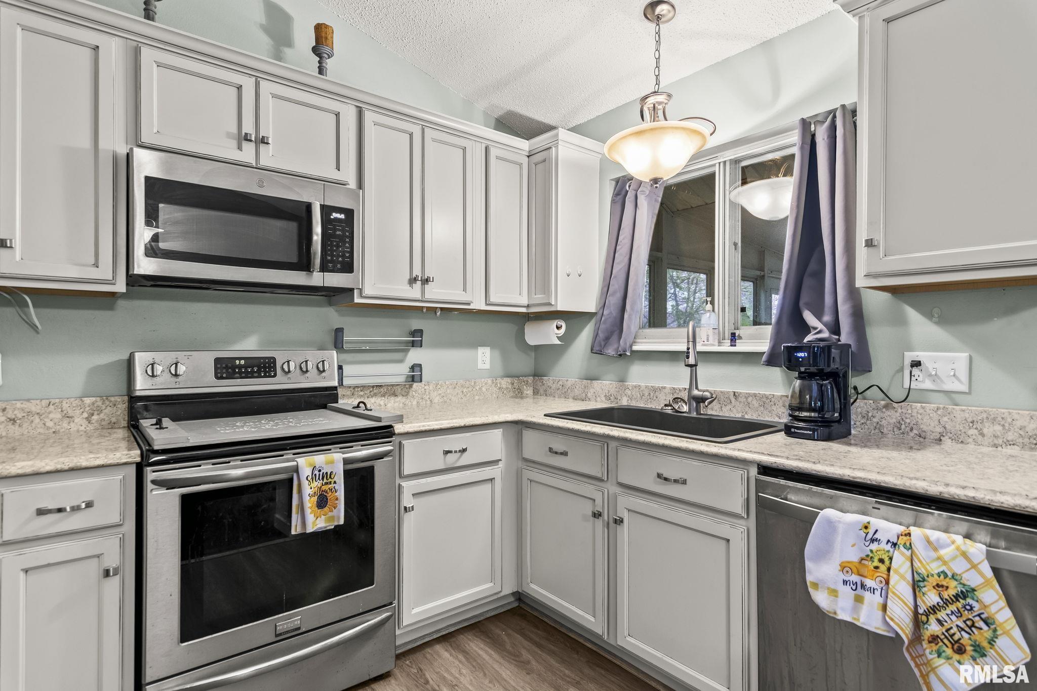 241 North Durkin Drive Springfield, IL 62702 - Photo 8 of 29