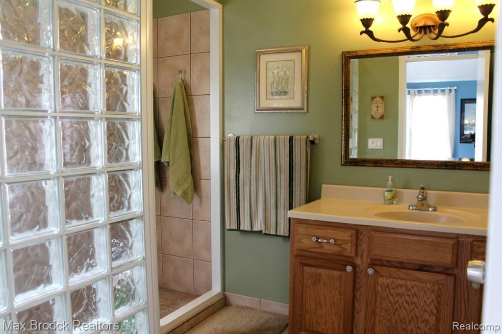 2273 Rosemont Road Berkley, MI 48072 - Photo 28 of 32 Rosemont 2273 040.jpg