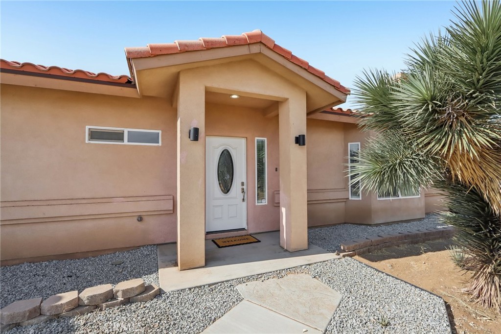 6087 Elsinore Road Phelan, CA 92371 - Photo 1 of 64 Gallery Image 1