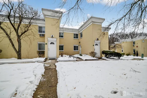 $2,300 | 22 Lake Avenue, Unit 5A, East Brunswick, NJ 08816