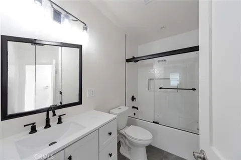 $1,595,000 | 6153 Clybourn Avenue, North Hollywood, CA 91606