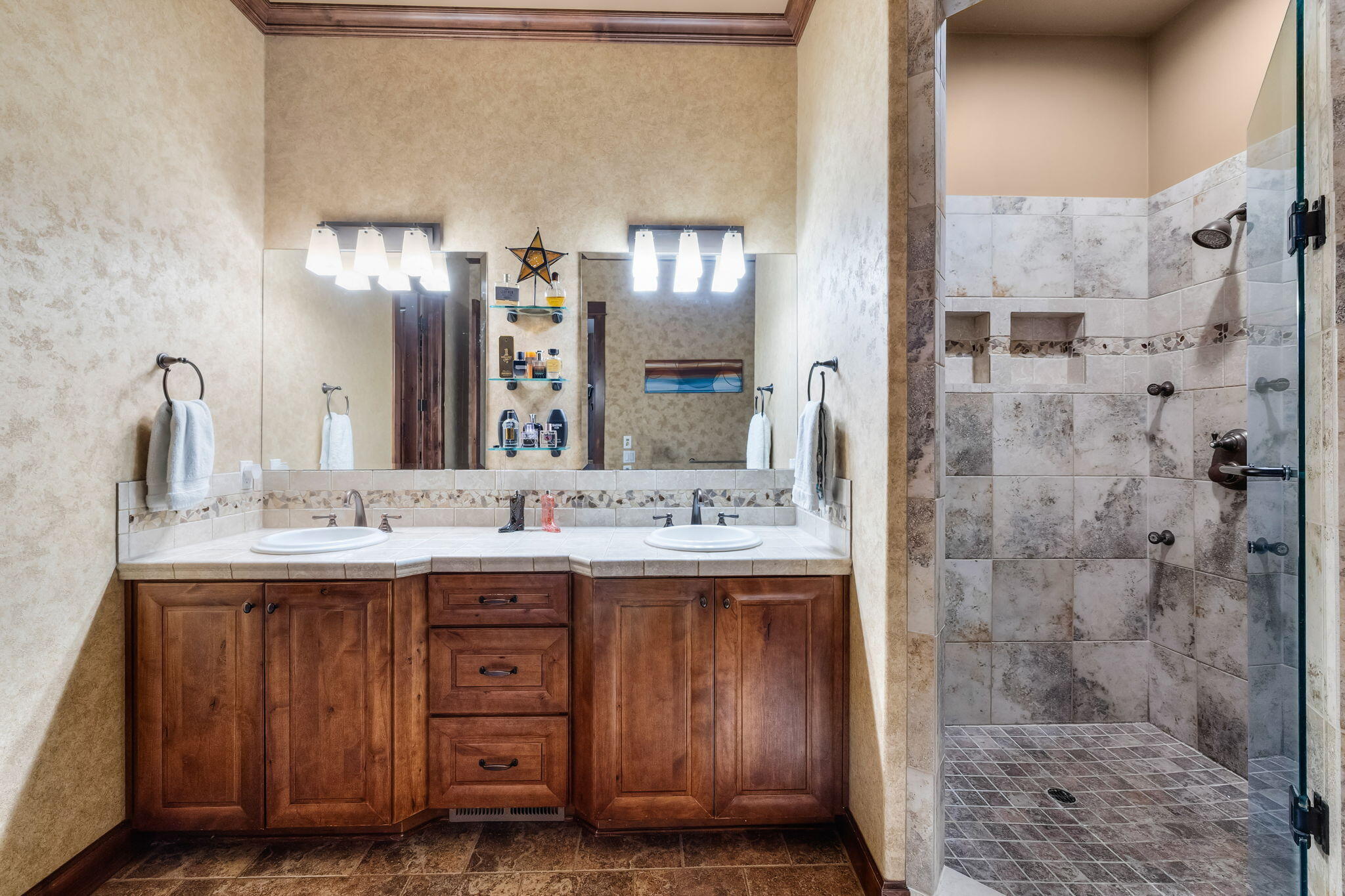 1144 Highland View Loop Redmond, OR 97756 - Photo 24 of 68