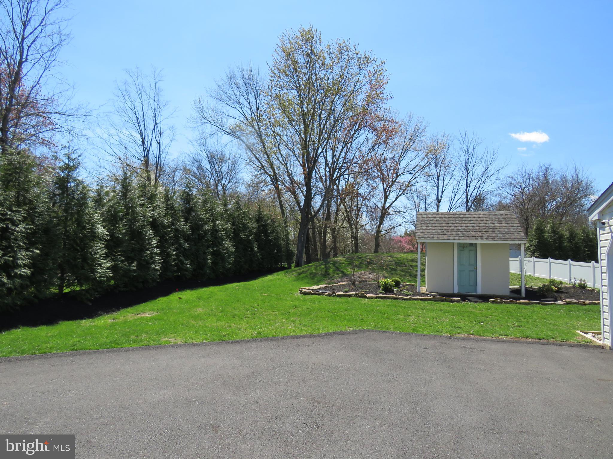 10 Spring Hill Road Perkasie, PA 18944 - Photo 73 of 74 Driveway and shed