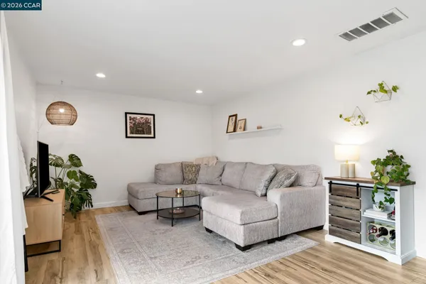 $359,000 | 825 Oak Grove Road, Unit 30, Concord, CA 94518