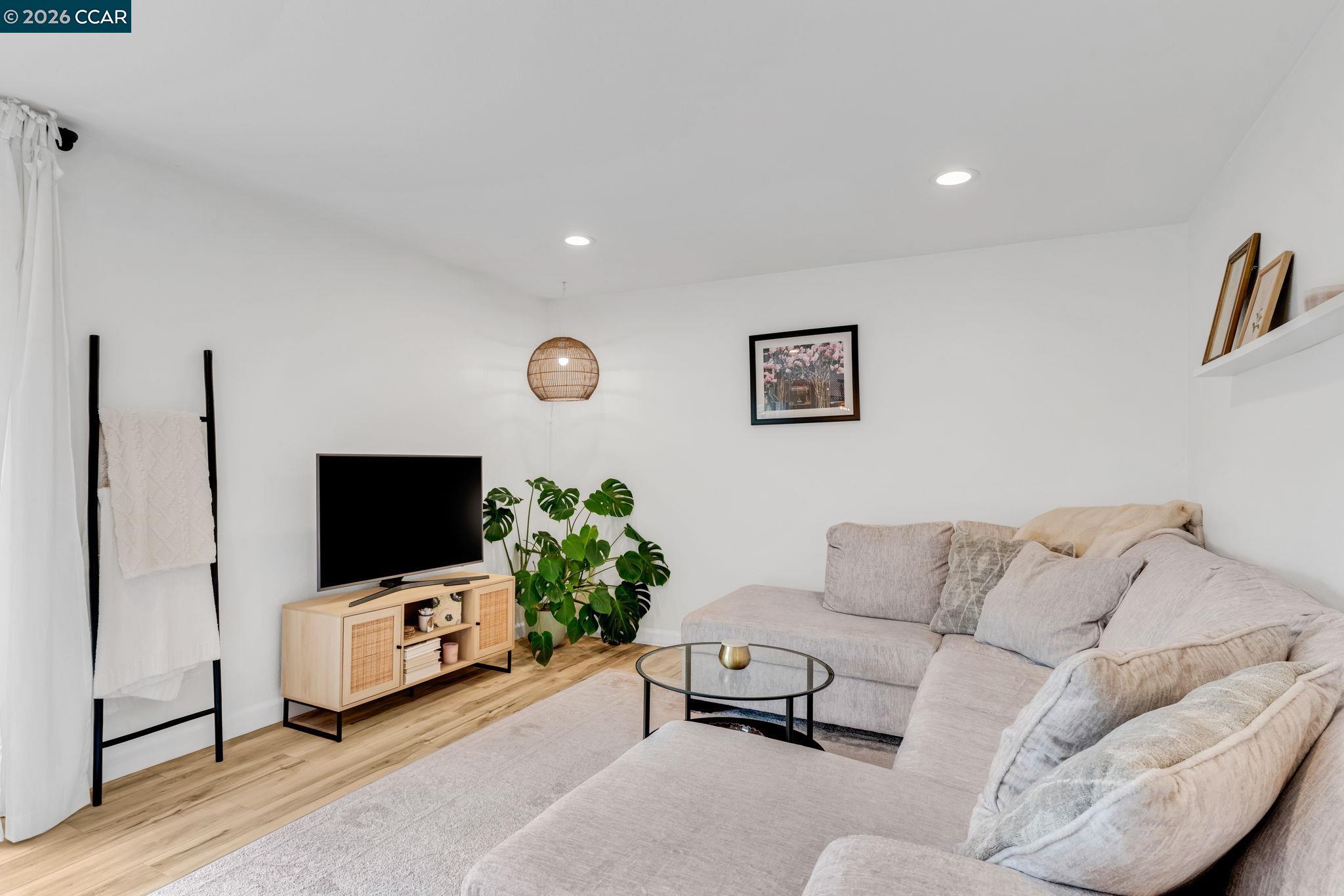 825 Oak Grove Road, Unit 30 Concord, CA 94518 - Photo 14 of 35